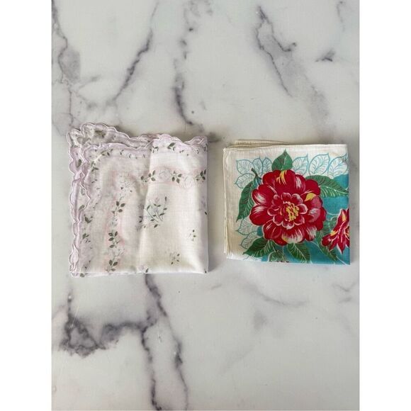 Handkerchief cotton set of 2 scalloped edge cream floral red turquoise vintage - Picture 1 of 9